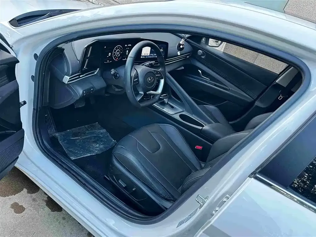 Hyundai Elantra — фото 9