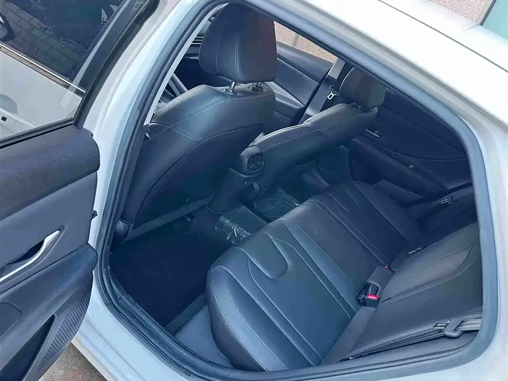 Hyundai Elantra — фото 4