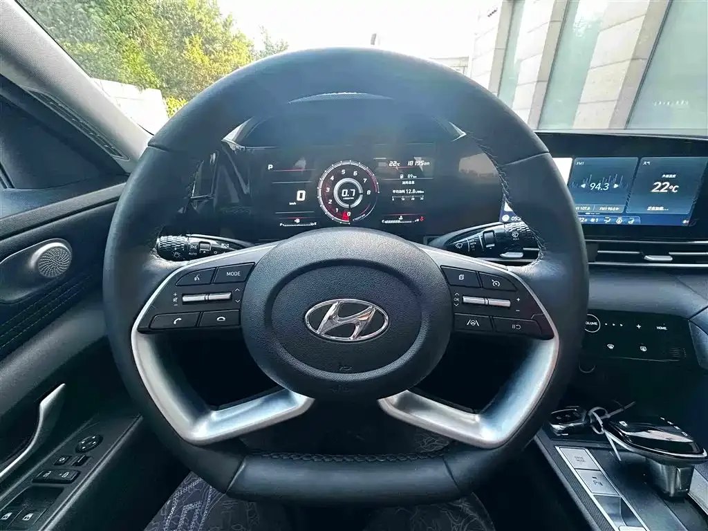 Hyundai Elantra — фото 8