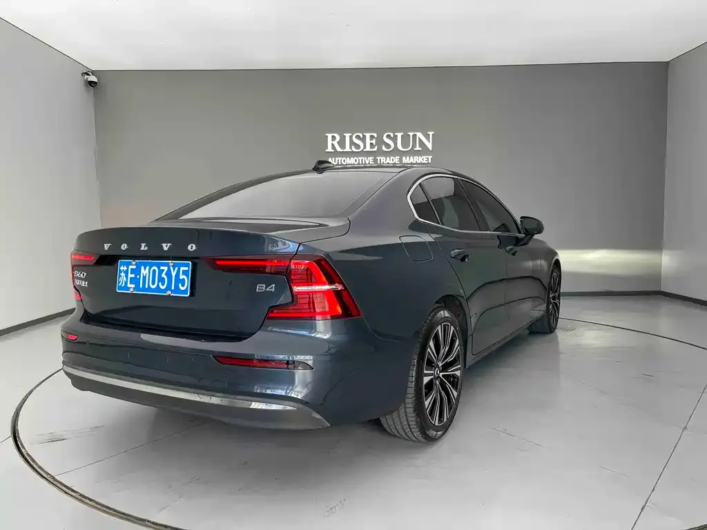 Volvo S60 — фото 10