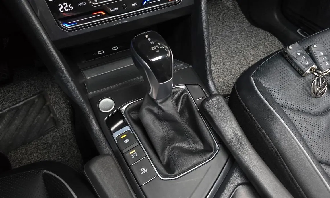 Volkswagen Tiguan — фото 6