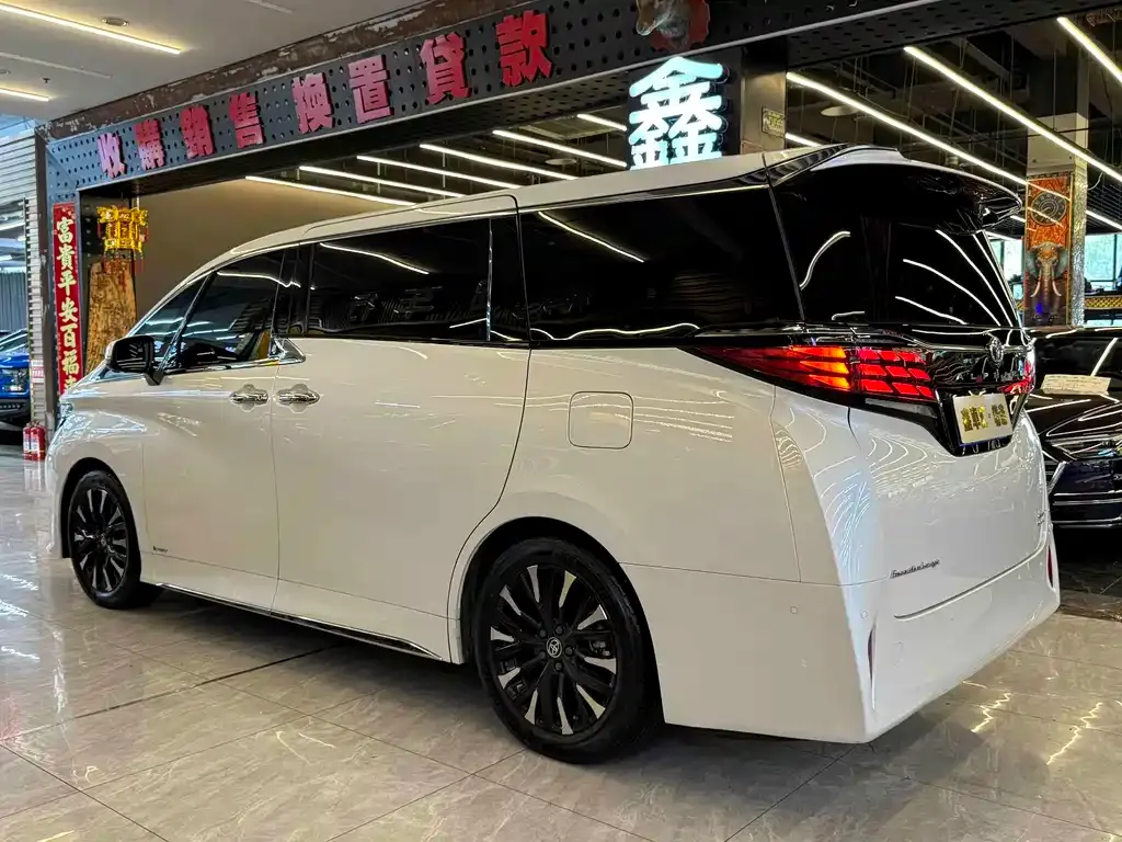 Toyota Alphard — фото 8