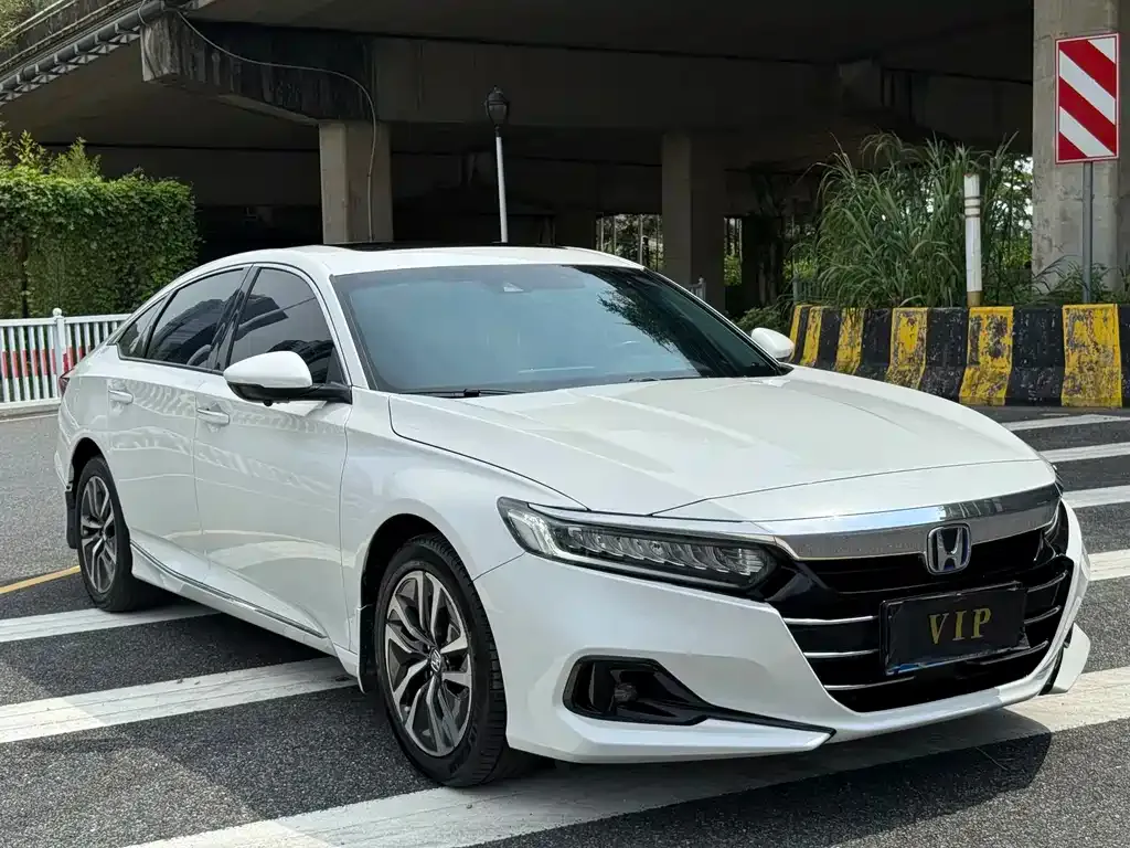 Honda Accord — фото 1