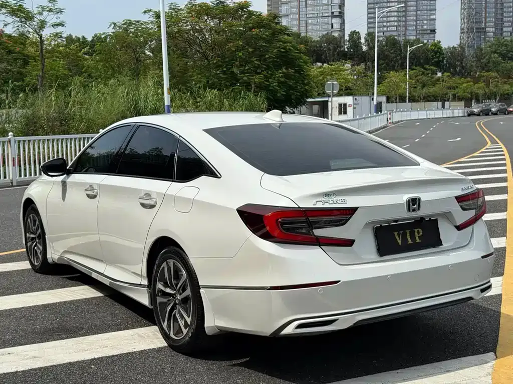 Honda Accord — фото 10