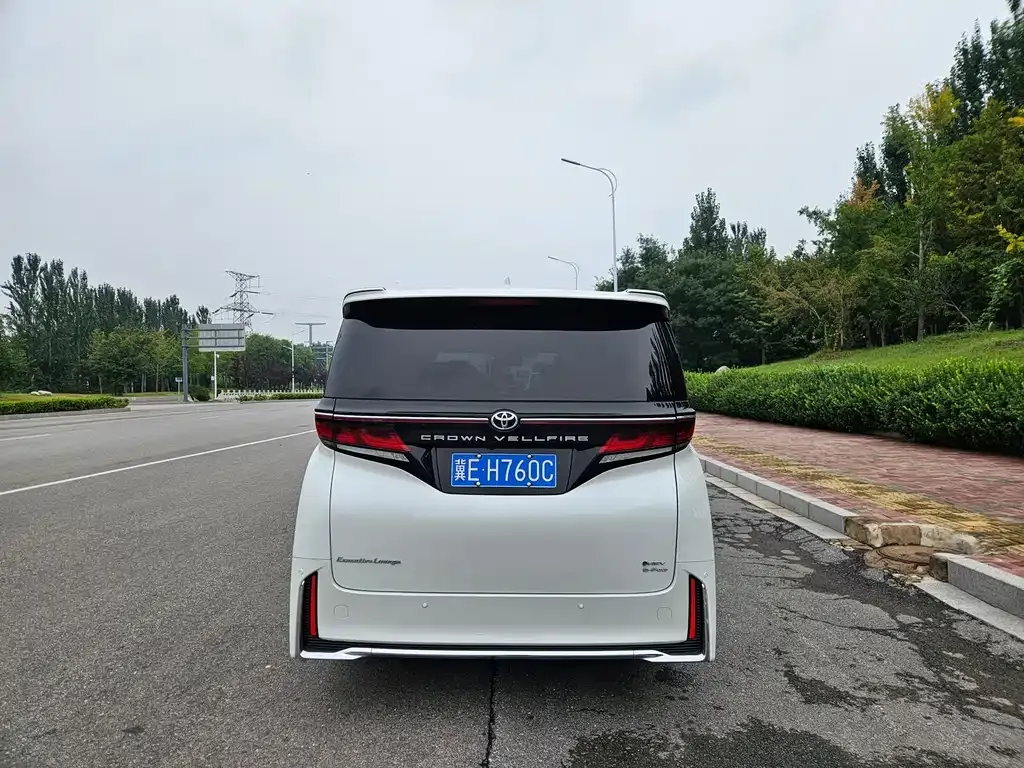 Toyota Vellfire — фото 5