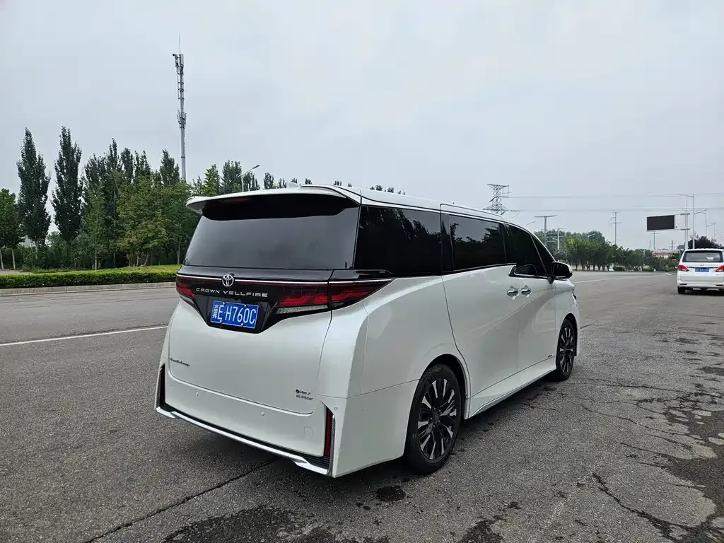 Toyota Vellfire — фото 7