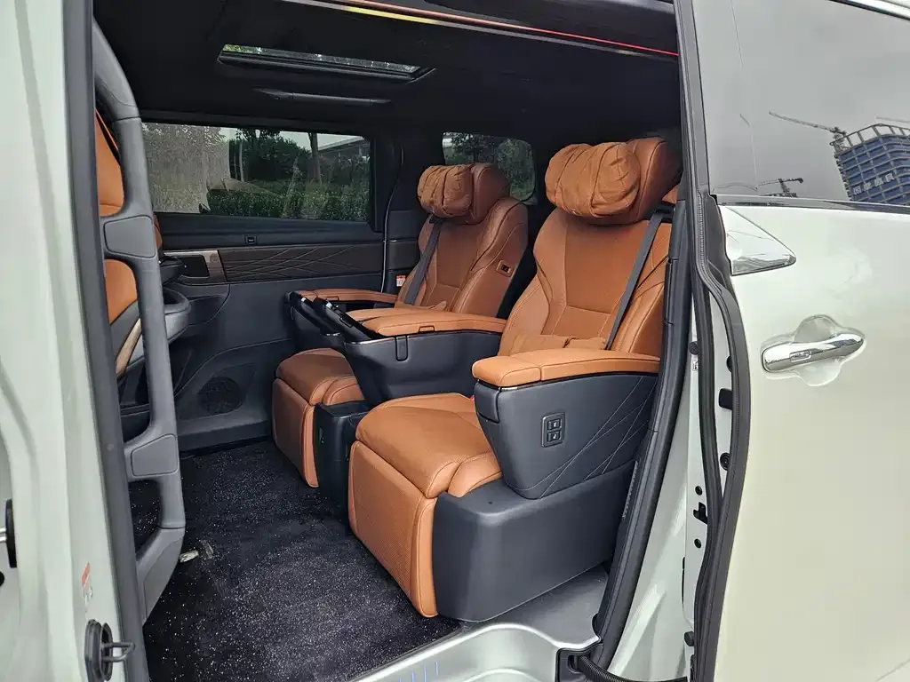 Toyota Vellfire — фото 3