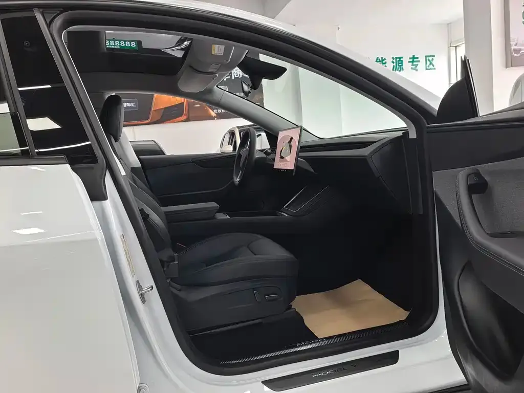 Tesla Model Y — фото 2