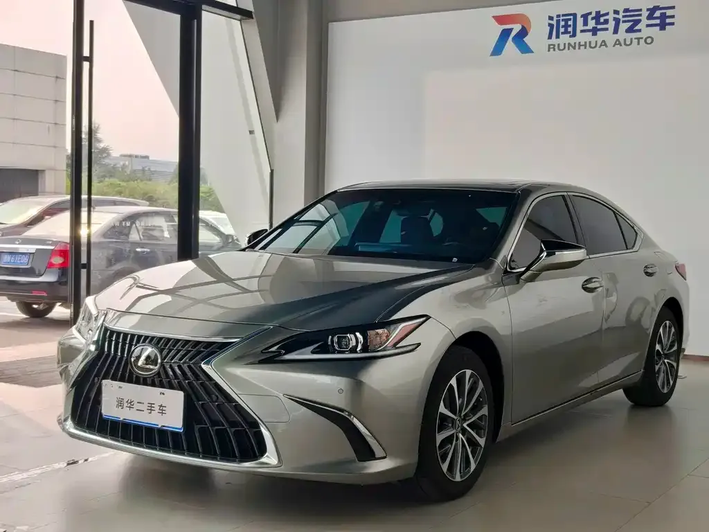 Lexus ES — фото 1