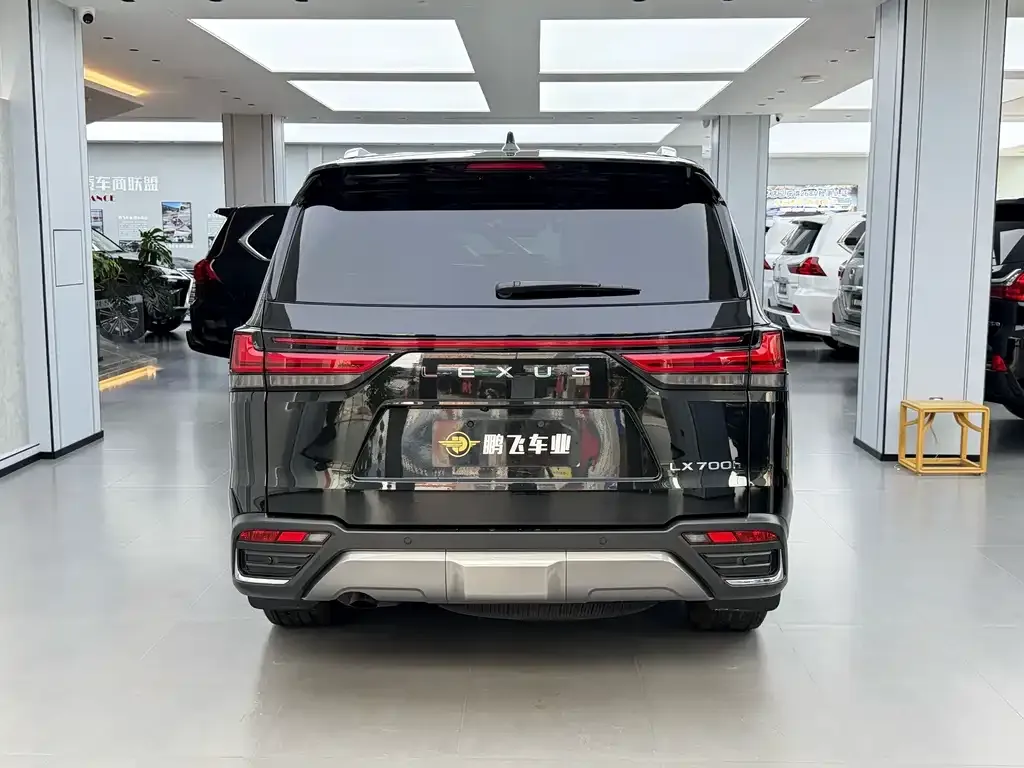Lexus LX — фото 9