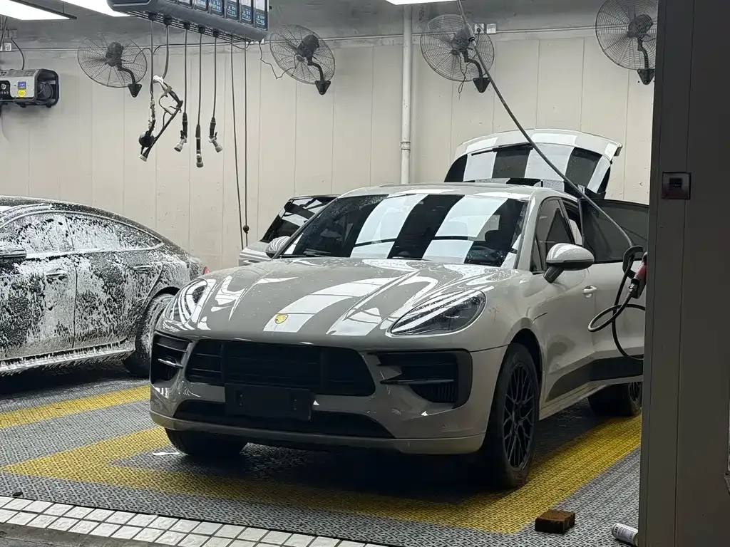 Porsche Macan — фото 1