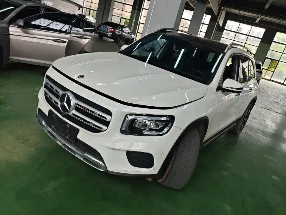 Mercedes-Benz GLB — фото 1