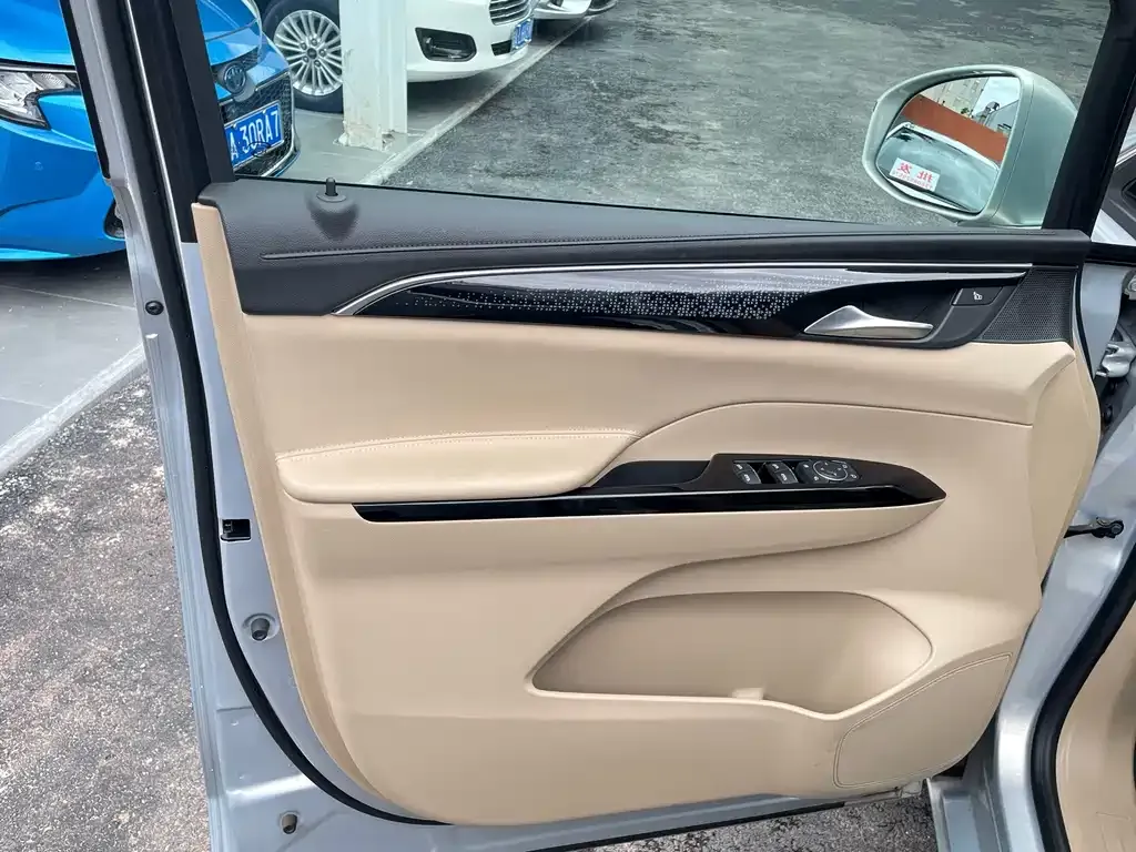 Buick GL8 Hybrid — фото 9