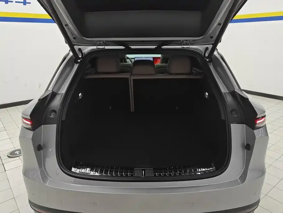 Li Auto i6 — фото 3