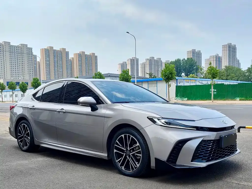 Toyota Camry — фото 9
