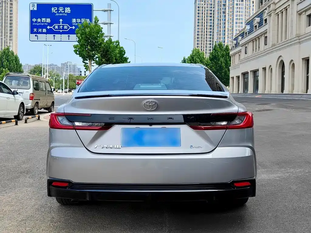 Toyota Camry — фото 8