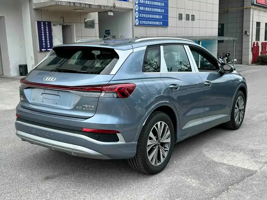 Audi Q4 e-tron — фото 8