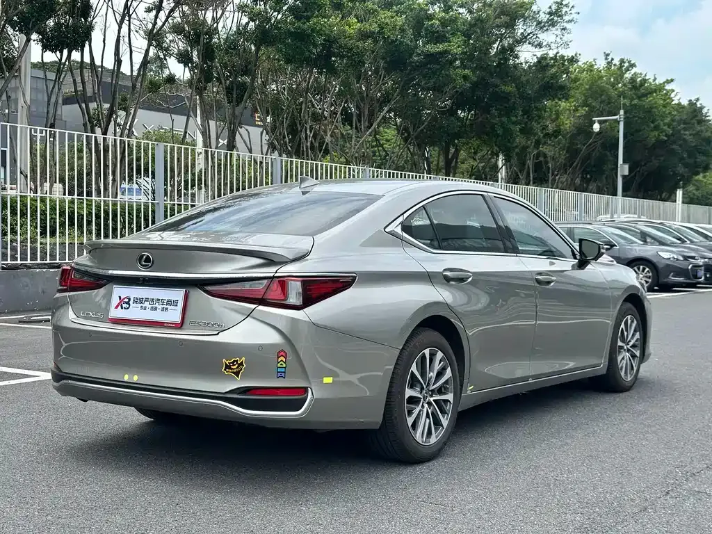 Lexus ES — фото 9