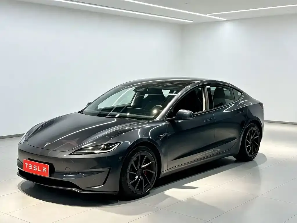 Tesla Model 3 — фото 1