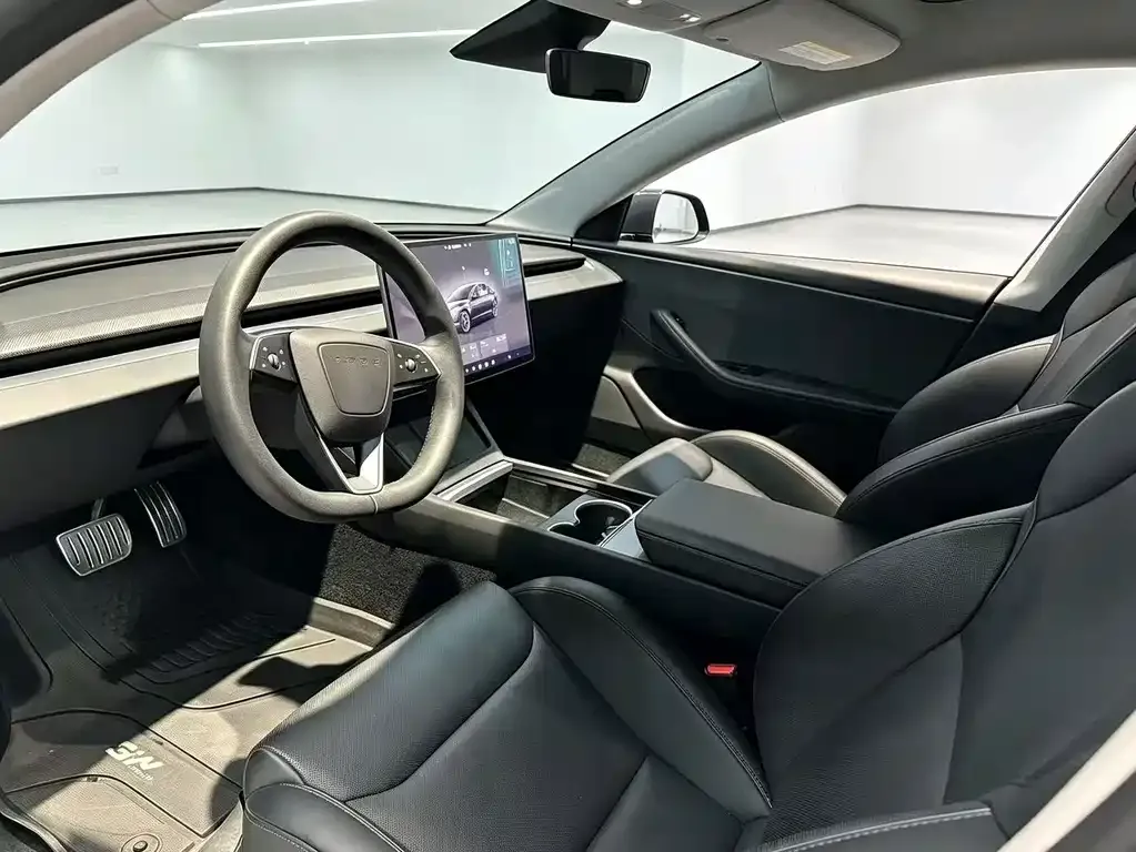 Tesla Model 3 — фото 9
