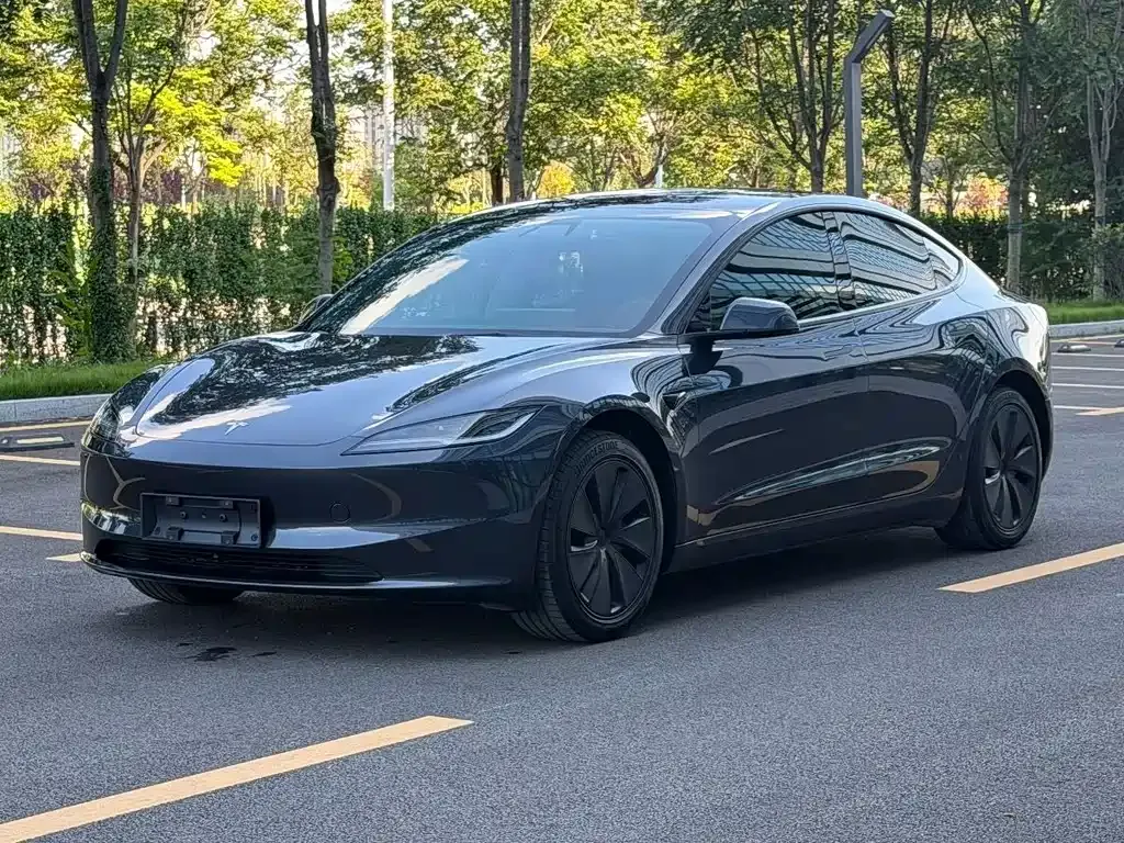 Tesla Model 3 — фото 1