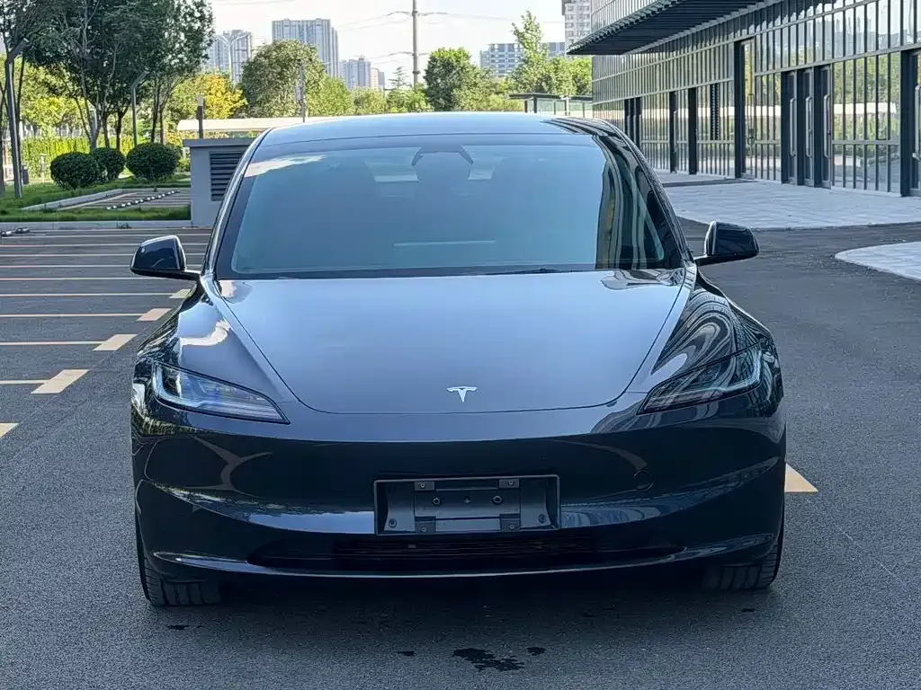 Tesla Model 3 — фото 10