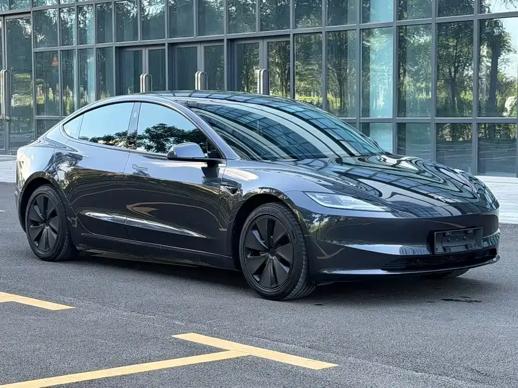 Tesla Model 3 — фото 8