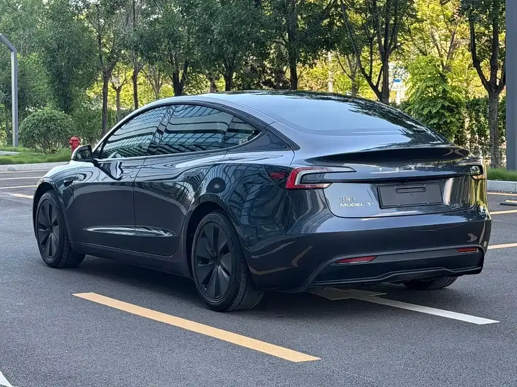 Tesla Model 3 — фото 2