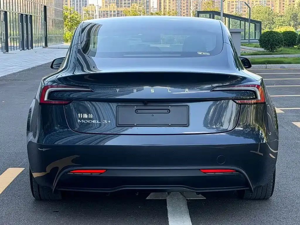 Tesla Model 3 — фото 4