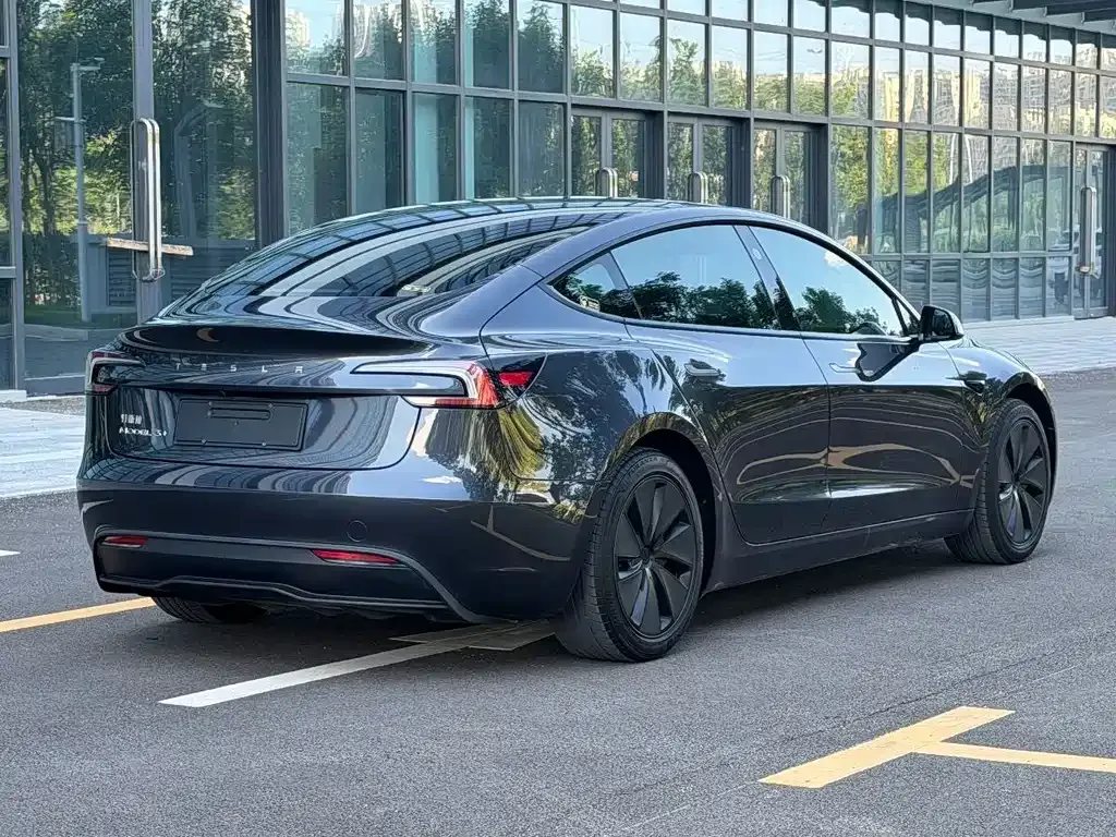 Tesla Model 3 — фото 9