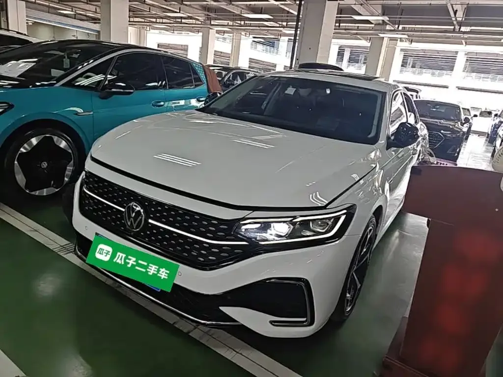 Volkswagen Passat — фото 1