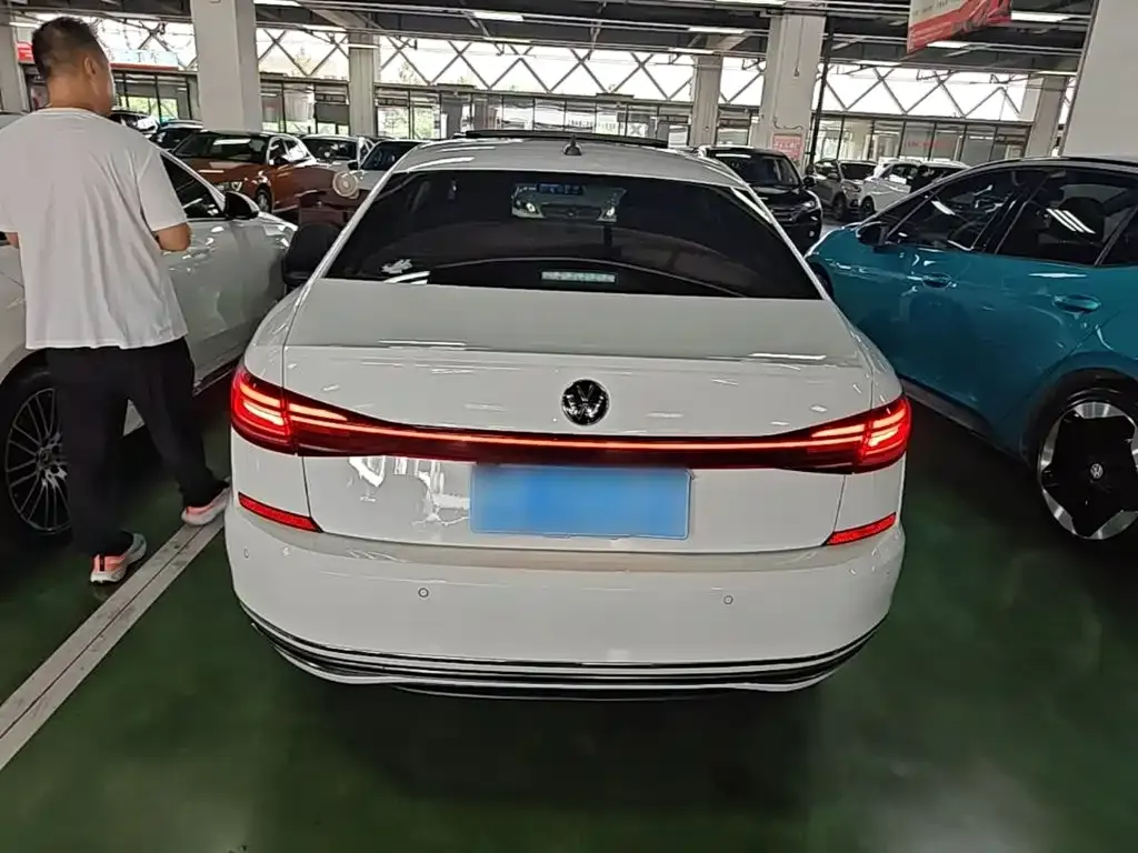 Volkswagen Passat — фото 4