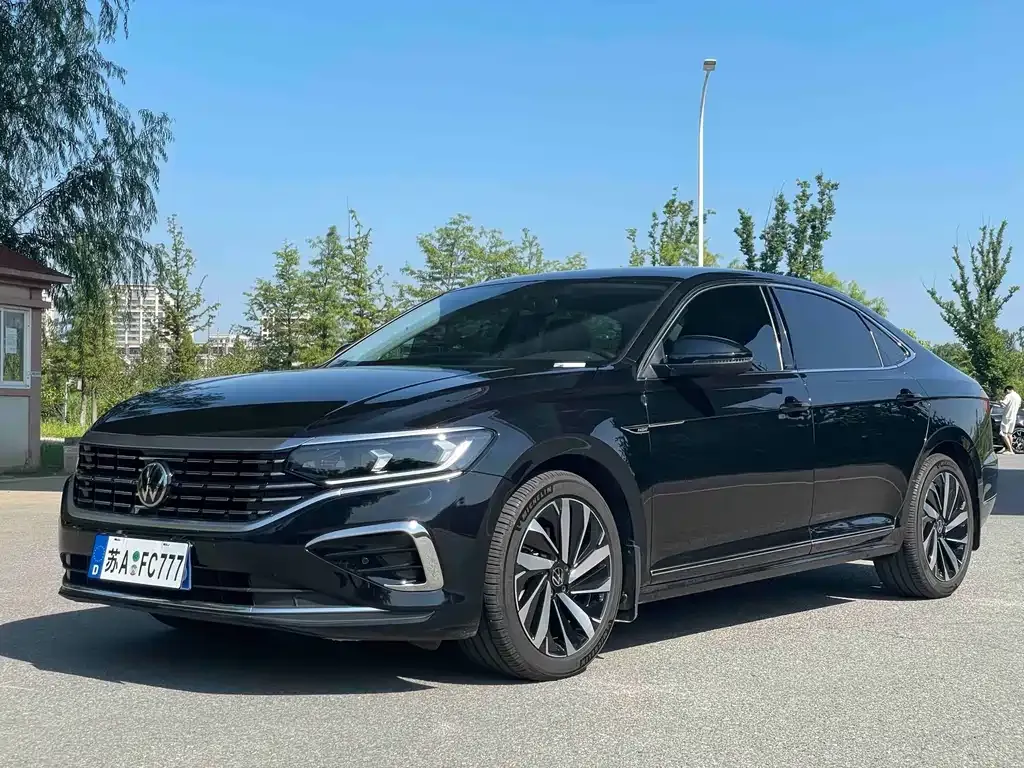 Volkswagen Passat — фото 1
