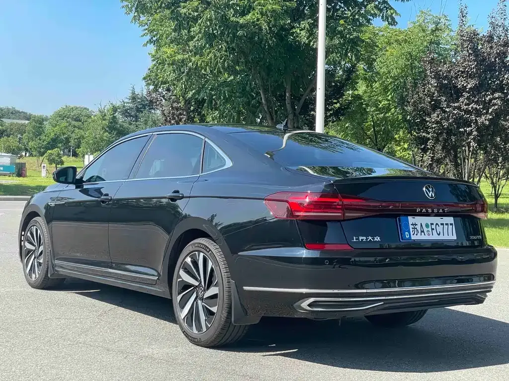Volkswagen Passat — фото 6