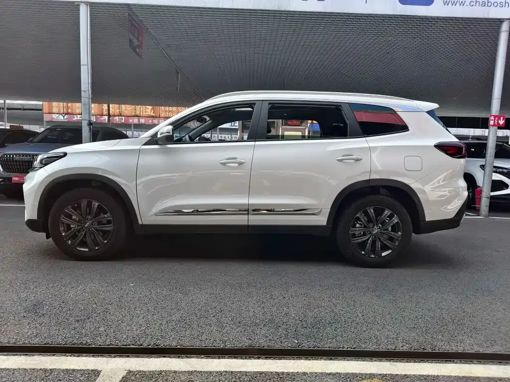 Chery Tiggo 8 — фото 10