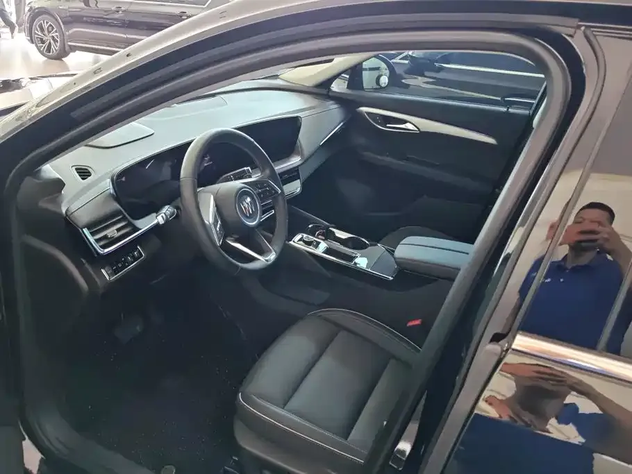 Buick Envision Plus — фото 10