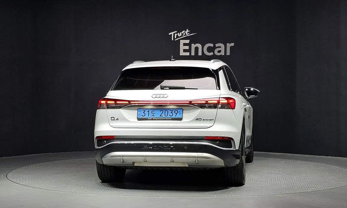 Audi Q4 e-tron — фото 2