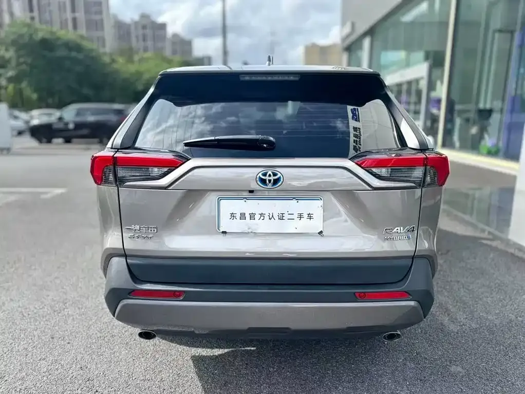 Toyota RAV4 — фото 8