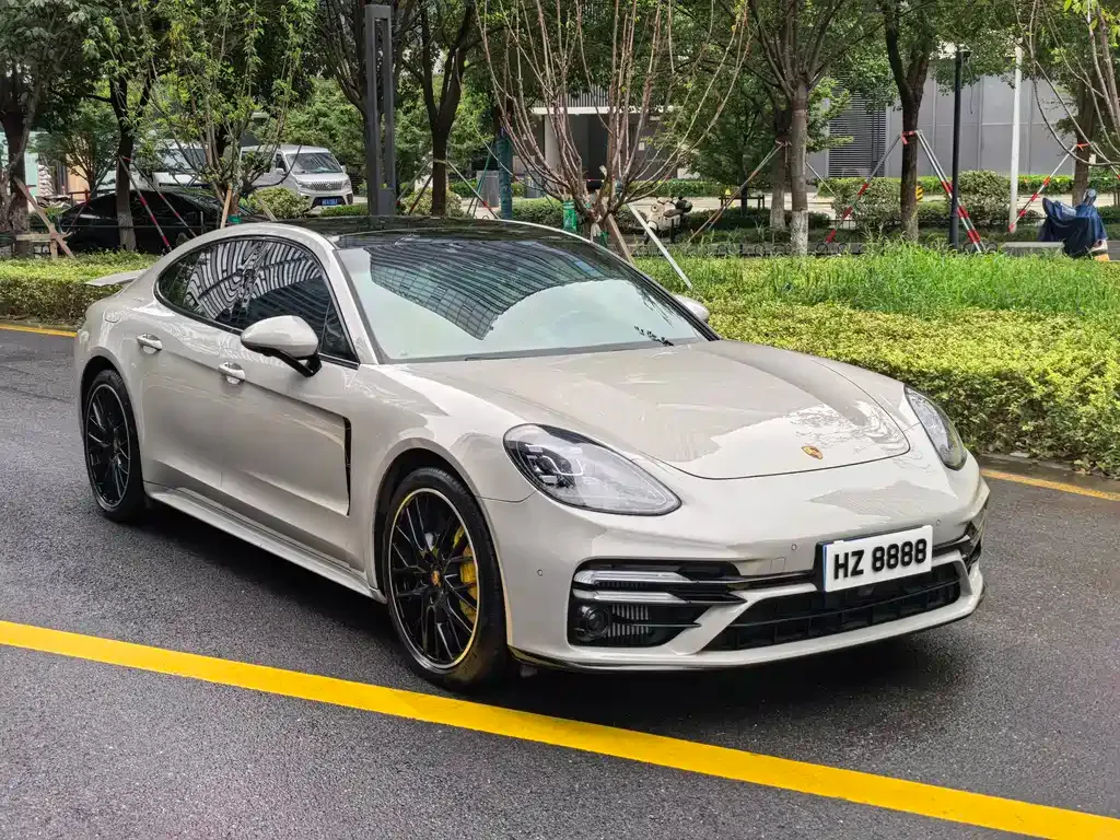 Porsche Panamera — фото 1