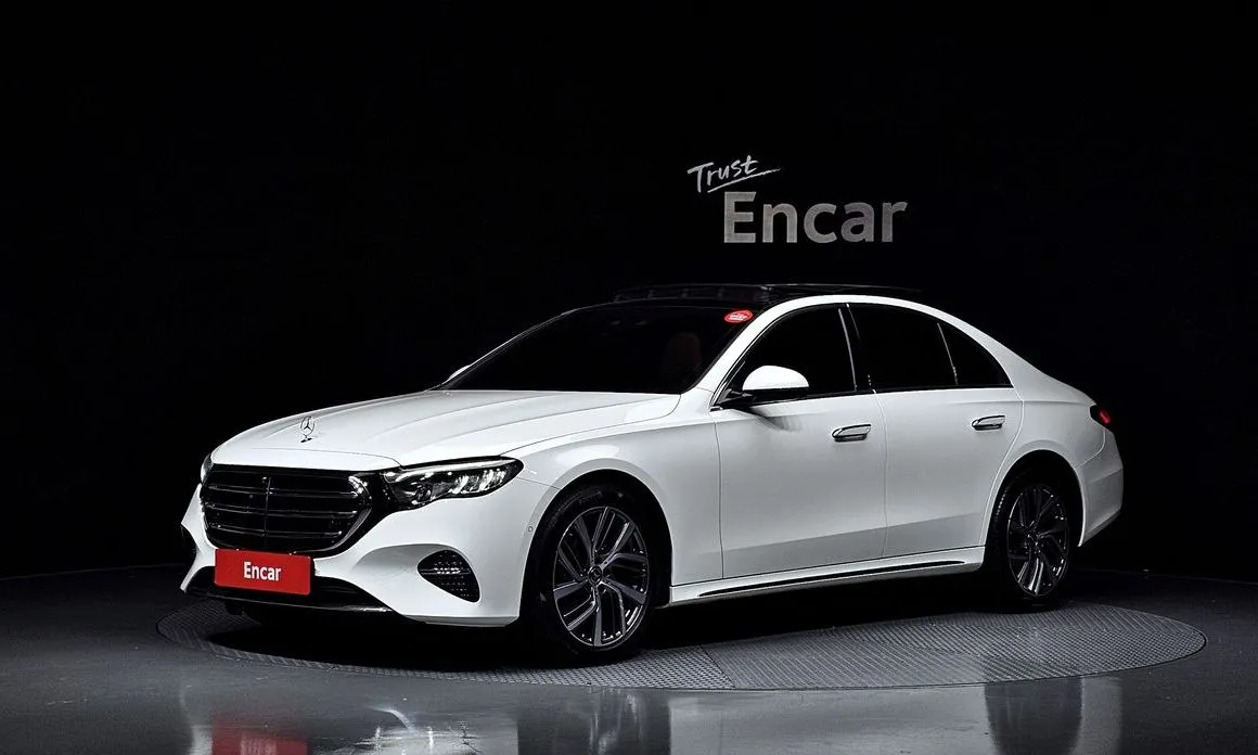 Mercedes-Benz E-Class — фото 1