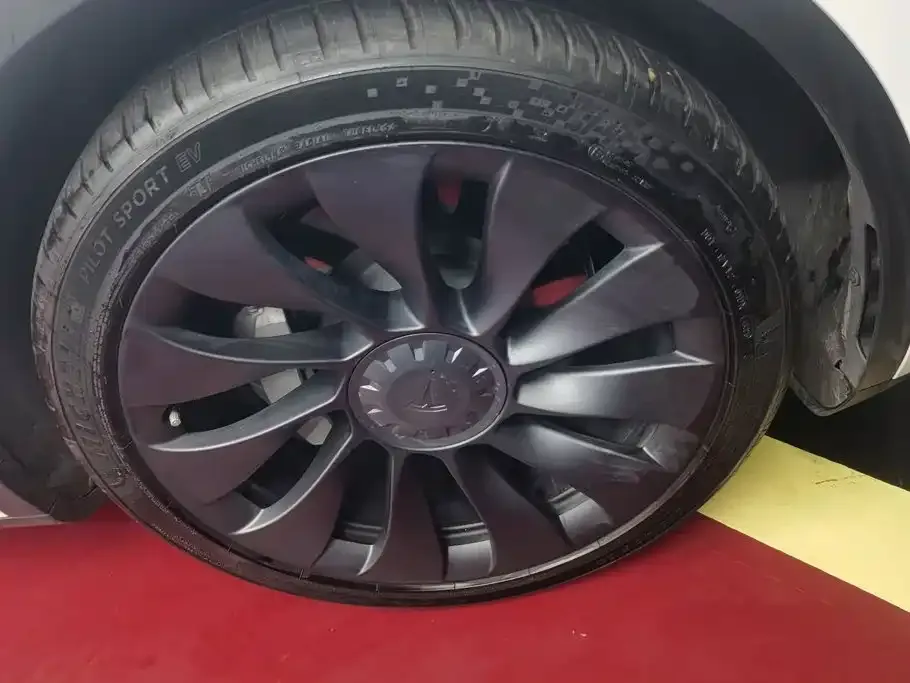 Tesla Model Y — фото 6