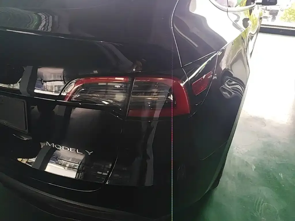 Tesla Model Y — фото 10