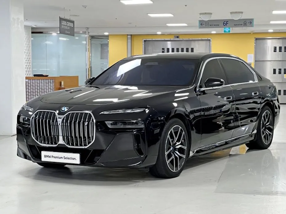 BMW i7 — фото 1