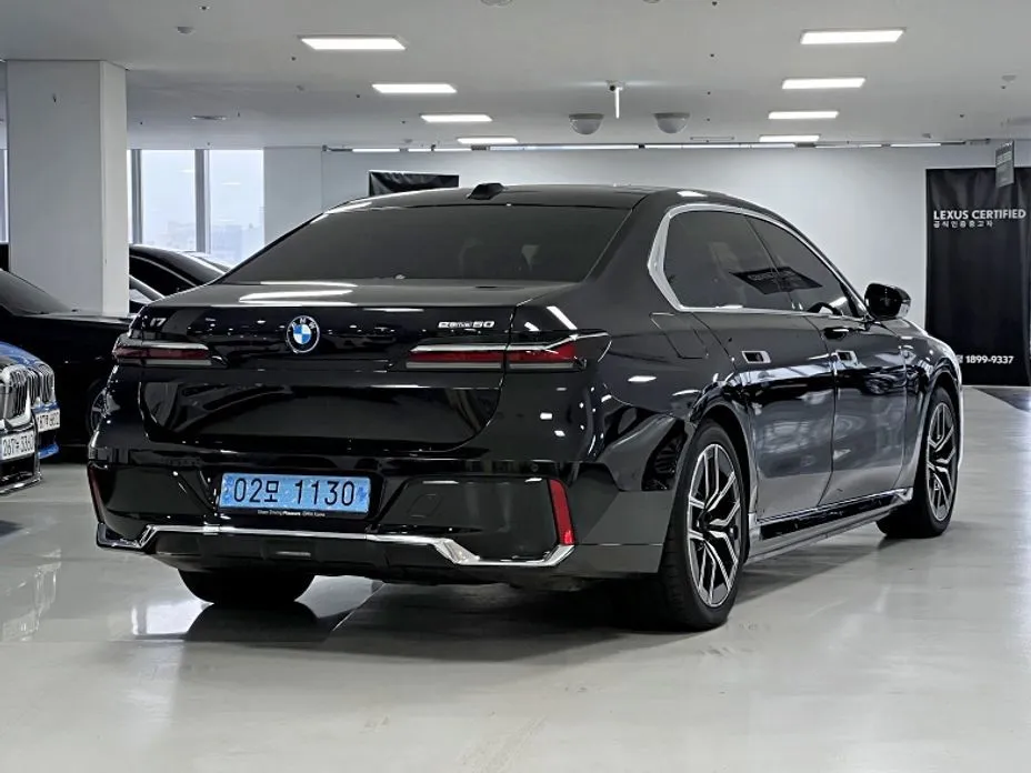 BMW i7 — фото 7