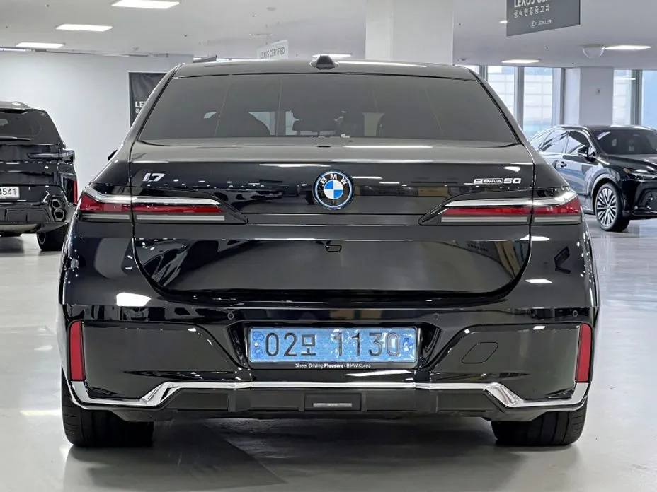 BMW i7 — фото 5