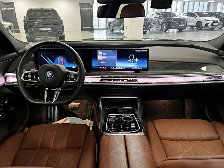 BMW i7 — фото 8