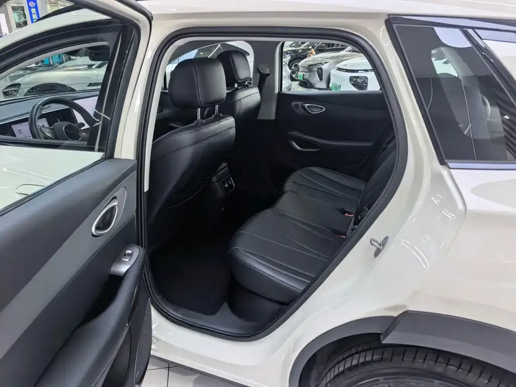 BYD Hiace 05 EV — фото 10