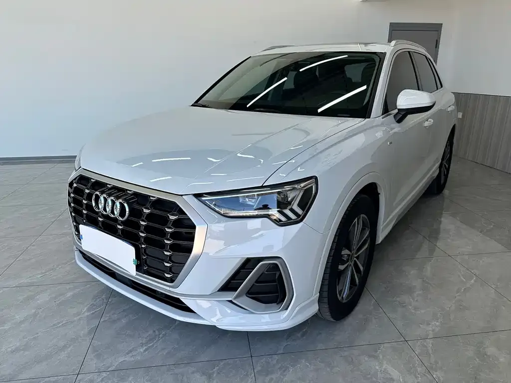 Audi Q3 — фото 1