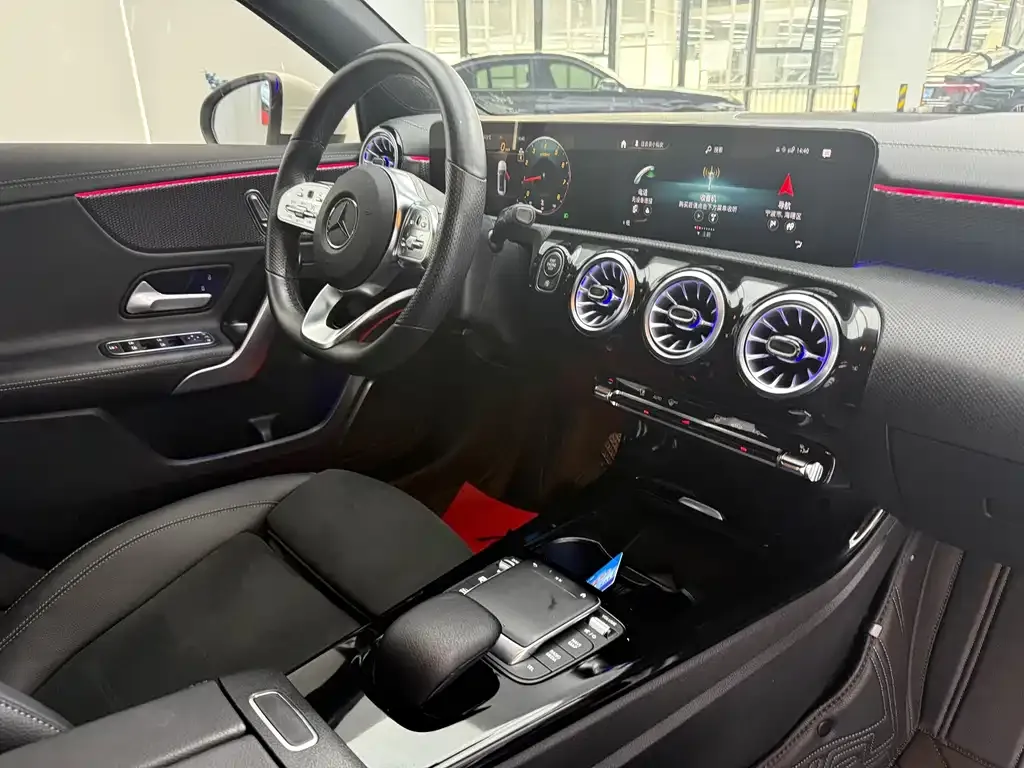 Mercedes-Benz A-Class — фото 10