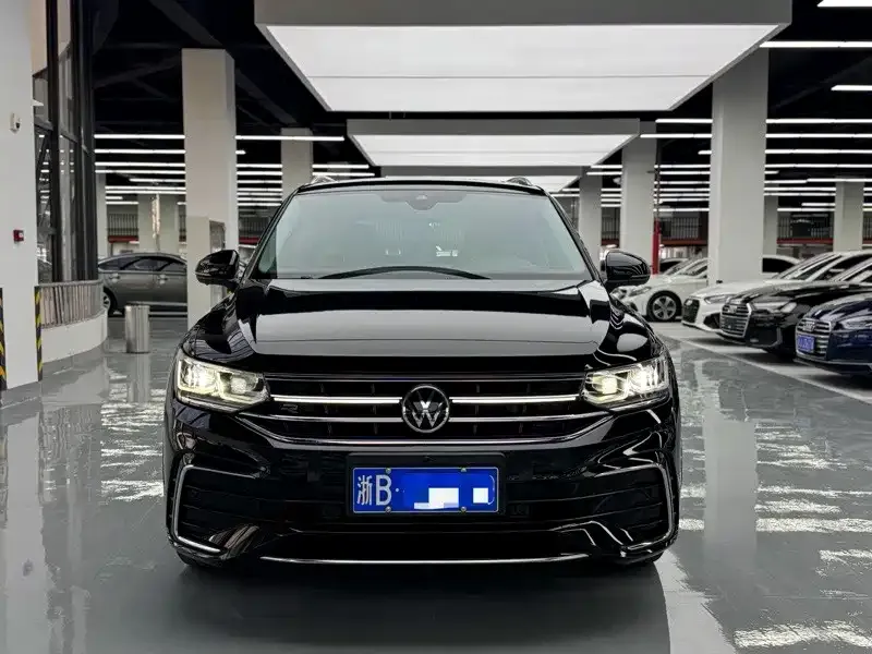 Volkswagen Tiguan L — фото 2